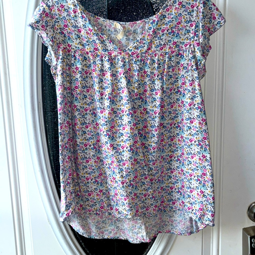 Women’s size large floral top || EUC